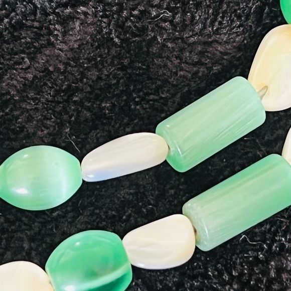 Vintage MOP & Green Glass Necklace 36” Fiber Glass - Picture 5 of 13